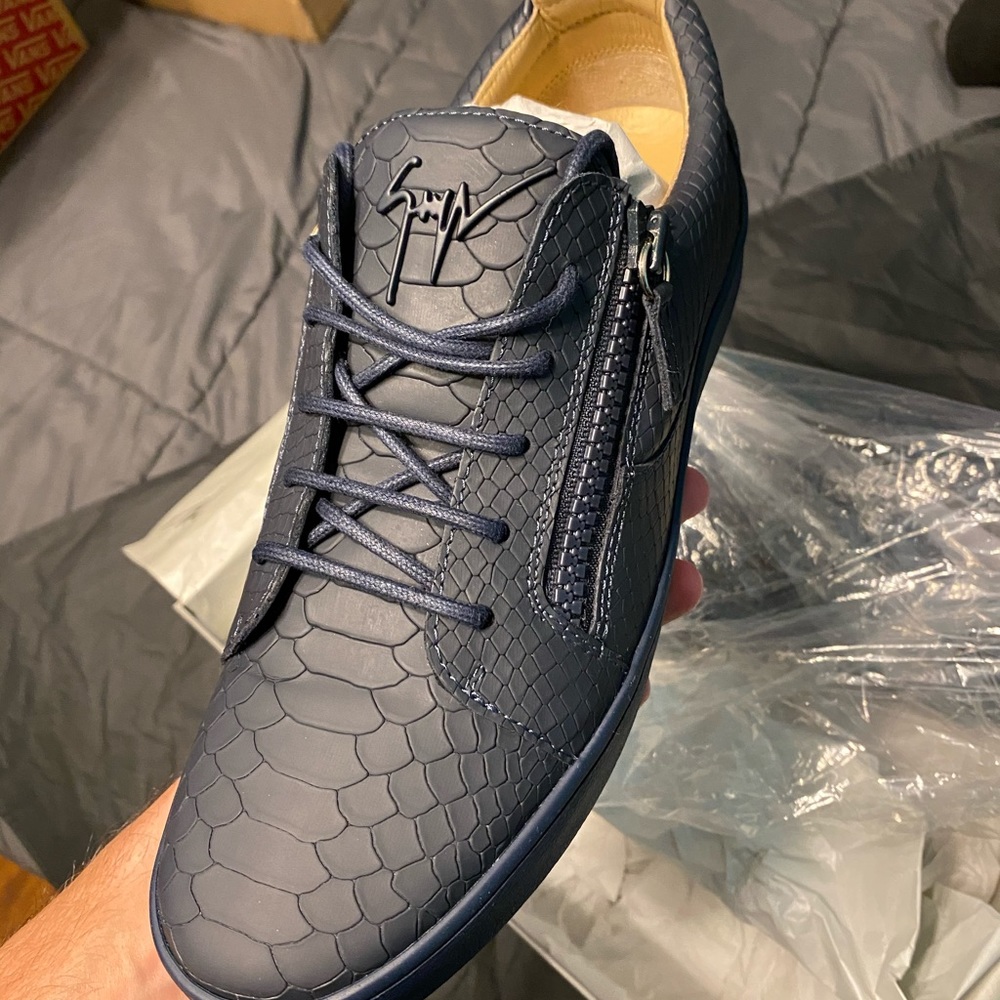 100% Authentic Giuseppe Z sneakers 42.5